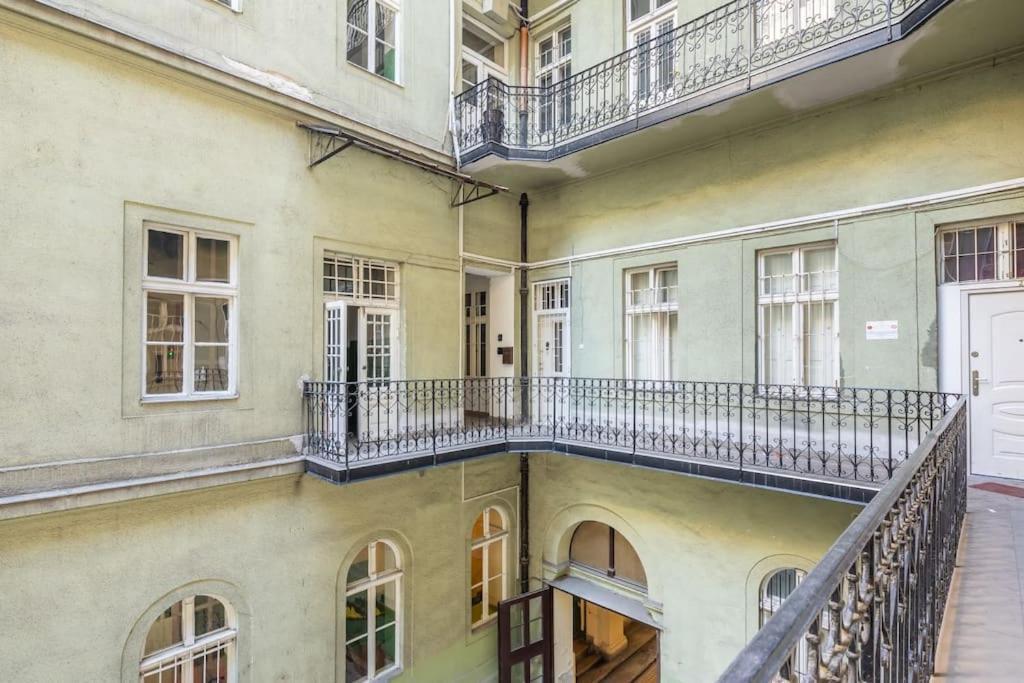Jozsef-Corvin Central Budapest Exterior photo