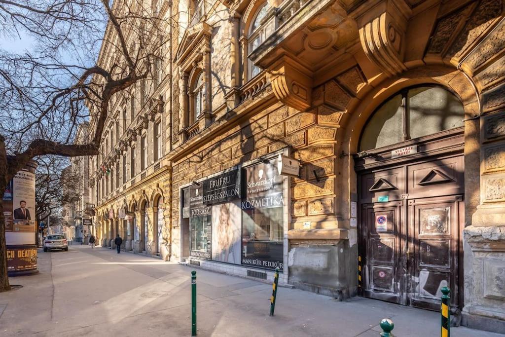 Jozsef-Corvin Central Budapest Exterior photo