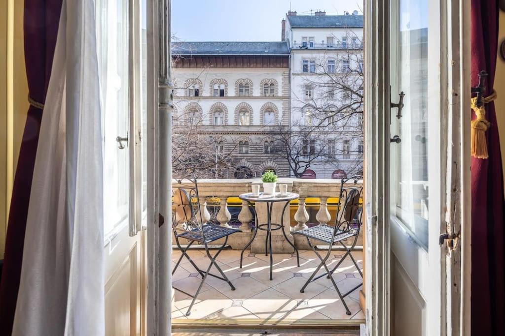 Jozsef-Corvin Central Budapest Exterior photo