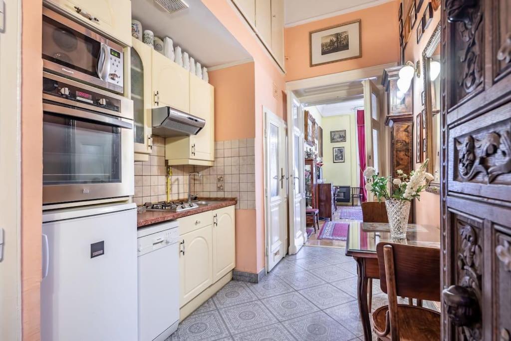 Jozsef-Corvin Central Budapest Exterior photo
